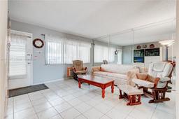 Picture of 800 SW 10Th Ter # 20T, Hallandale Beach, FL 33009