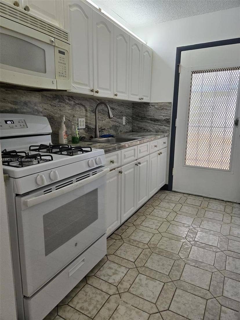 Picture of 160 NE 203Rd Ter # 18, Miami Gardens FL 33179