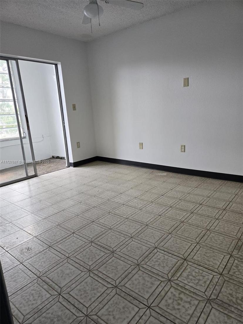 Picture of 160 NE 203Rd Ter # 18, Miami Gardens FL 33179