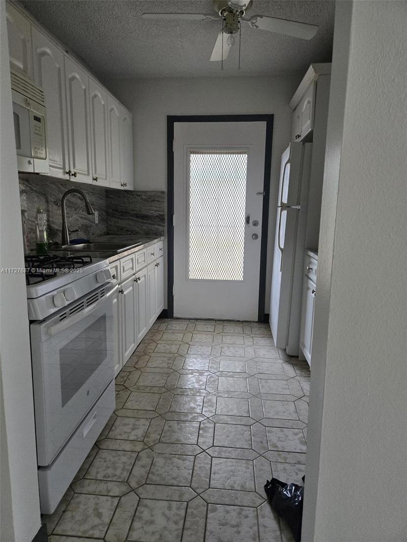 Picture of 160 NE 203Rd Ter # 18, Miami Gardens FL 33179