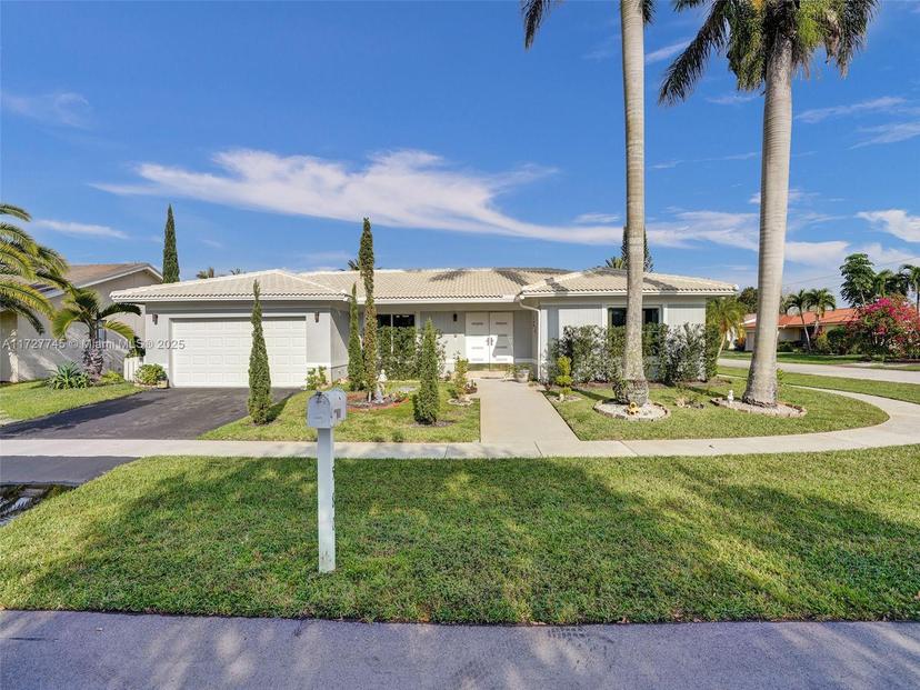 Picture of 580 Eastwood Ln, Weston FL 33326