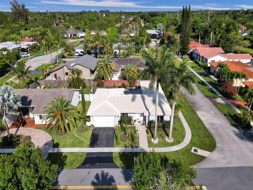 Picture of 580 Eastwood Ln, Weston FL 33326