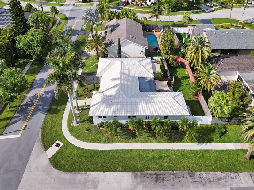 Picture of 580 Eastwood Ln, Weston FL 33326