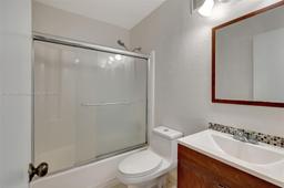 Picture of 457 NE 210Th Ter # 457, Miami, FL 33179