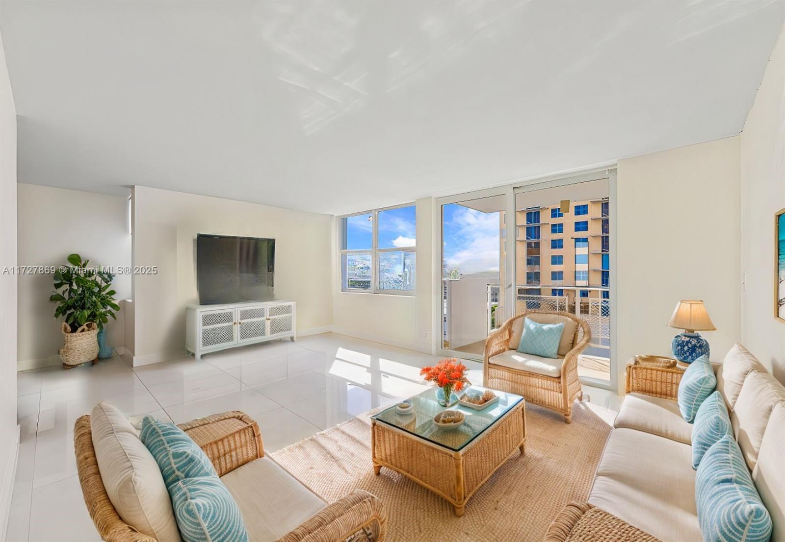 Picture of 430 Golden Isles Dr # 707, Hallandale Beach, FL 33009