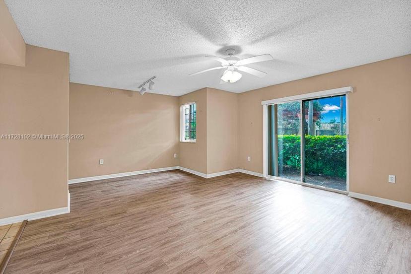 Picture of 4195 N Haverhill Rd # 302, West Palm Beach FL 33417