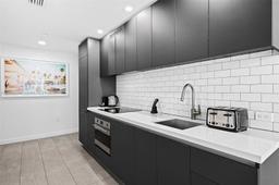 Picture of 227 NE 2Nd St # 2911, Miami, FL 33132