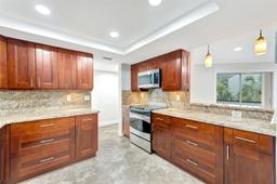 Picture of 3100 Riverside Dr # 306, Coral Springs, FL 33065