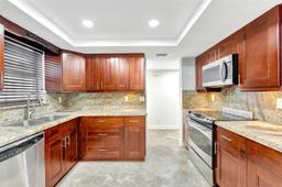 Picture of 3100 Riverside Dr # 306, Coral Springs, FL 33065
