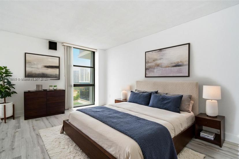 Picture of 3625 N Country Club Dr # 901, Aventura FL 33180