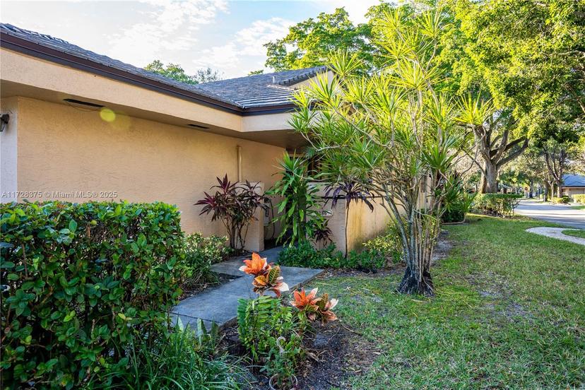 Picture of 9286 N Chelsea Dr N # 9286, Plantation FL 33324