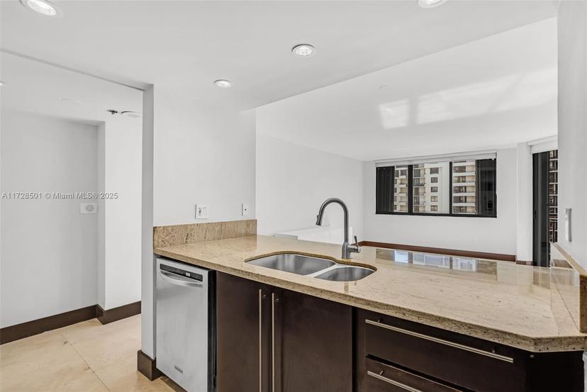 Picture of 540 Brickell Key Dr # 1021, Miami FL 33131