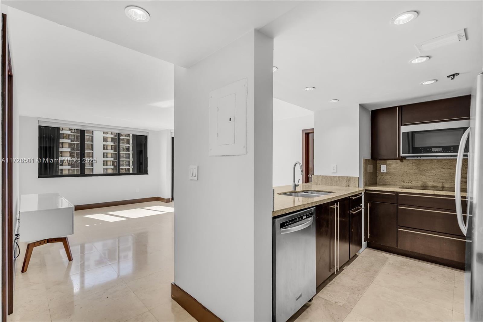 Picture of 540 Brickell Key Dr # 1021, Miami, FL 33131