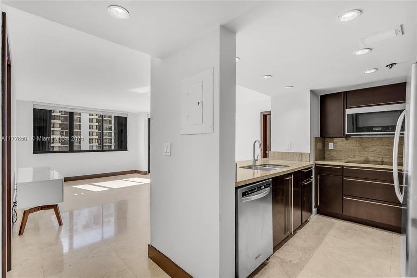 Picture of 540 Brickell Key Dr # 1021, Miami FL 33131