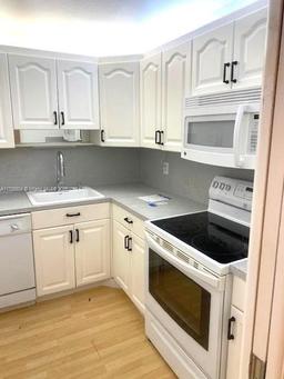 Picture of 575 Oaks Ln # 701, Pompano Beach, FL 33069