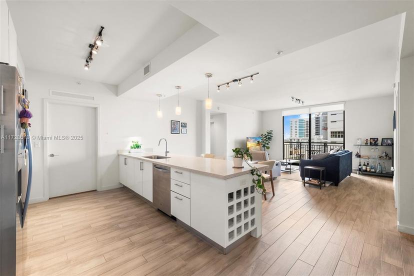 Picture of 999 SW 1St Ave # 1405, Miami FL 33130