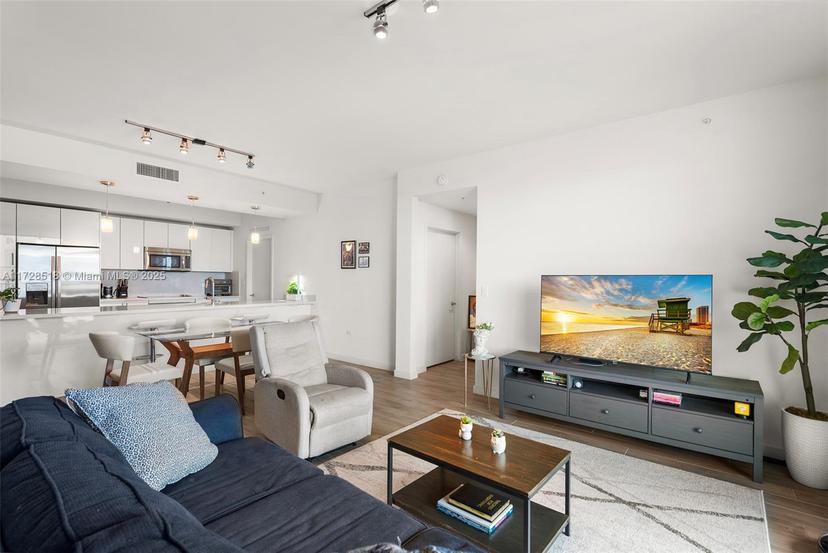 Picture of 999 SW 1St Ave # 1405, Miami FL 33130