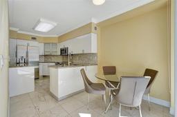 Picture of 3370 Hidden Bay Dr # 910, Aventura, FL 33180