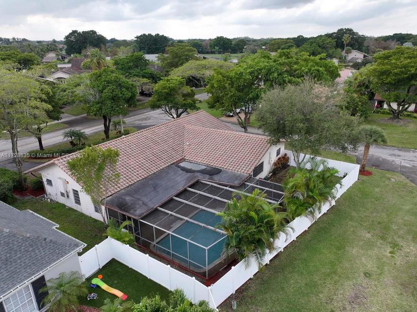 Picture of 8491 Gatehouse Rd, Plantation FL 33324