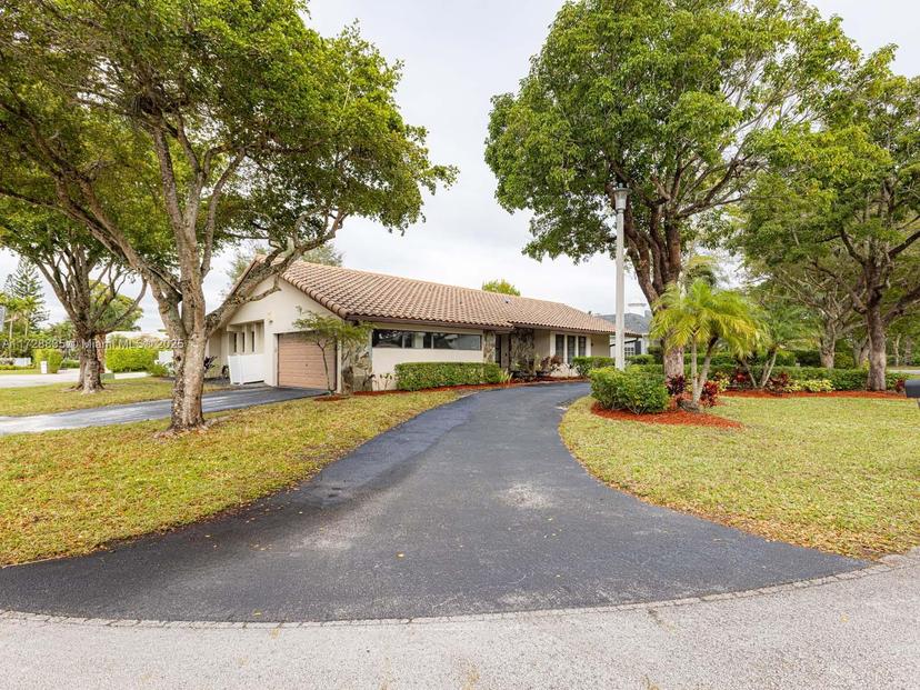 Picture of 8491 Gatehouse Rd, Plantation FL 33324