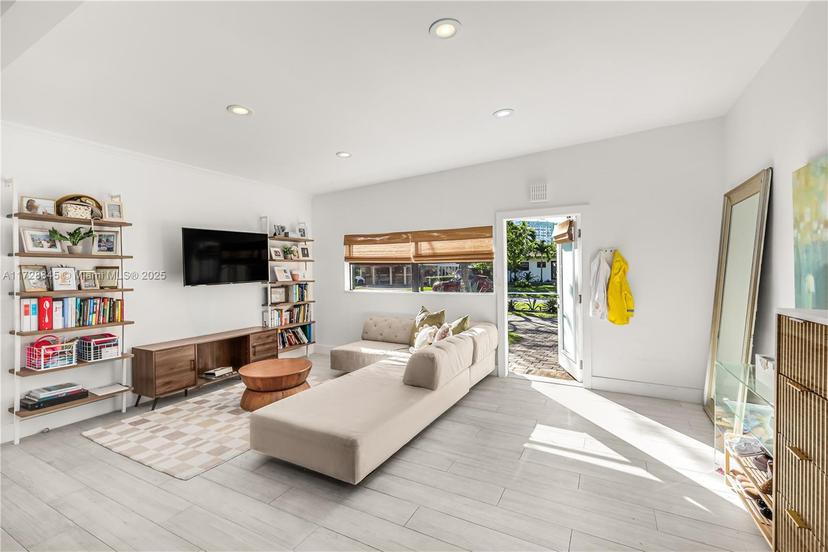 Picture of 1965 Alamanda Dr, North Miami FL 33181