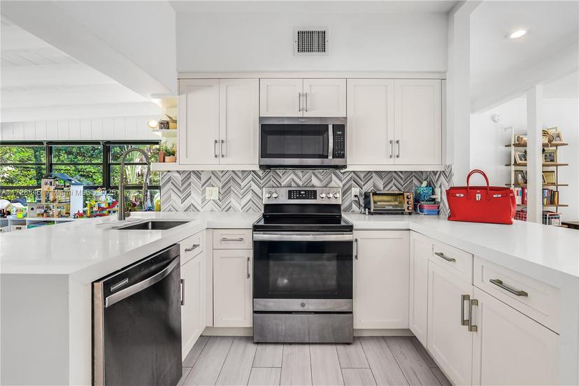 Picture of 1965 Alamanda Dr, North Miami FL 33181