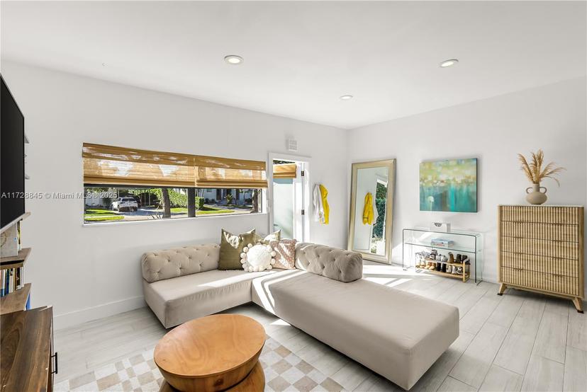 Picture of 1965 Alamanda Dr, North Miami FL 33181