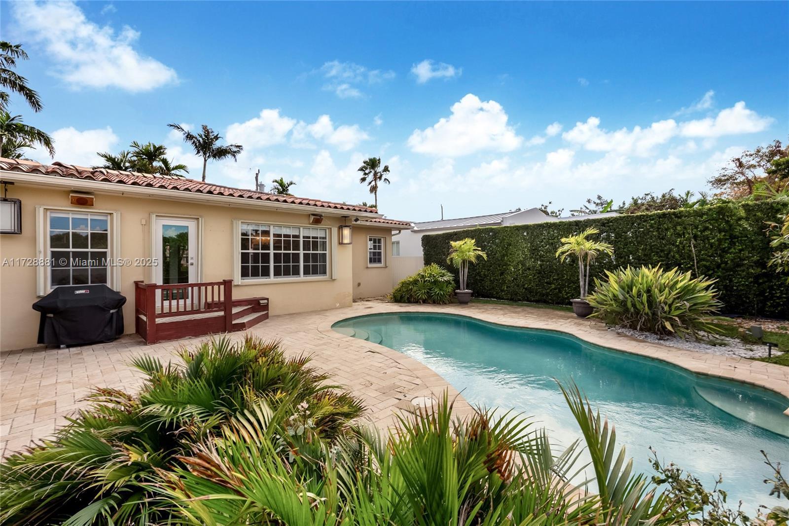 Picture of 8934 Emerson Ave, Surfside, FL 33154