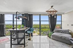 Picture of 1000 Parkview Dr # 1025, Hallandale Beach, FL 33009