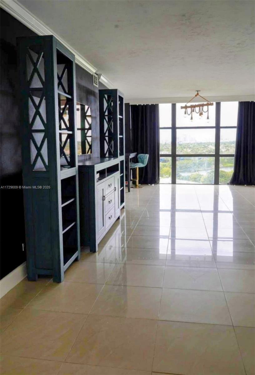 Picture of 1000 Parkview Dr # 1025, Hallandale Beach, FL 33009