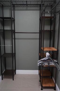 Picture of 1000 Parkview Dr # 1025, Hallandale Beach, FL 33009
