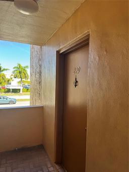 Picture of 9300 W Flagler St # 229F, Miami, FL 33174