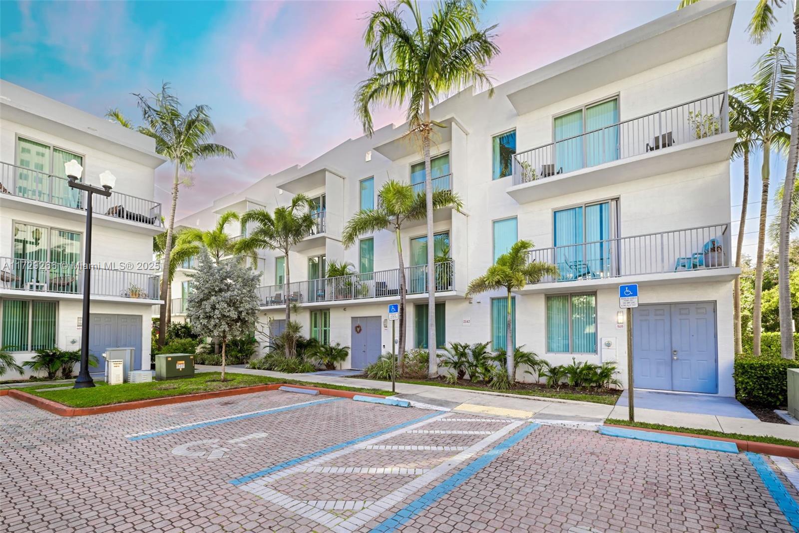 Picture of 2142 Van Buren St # 502, Hollywood, FL 33020