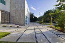 Picture of 9101 SW 69Th Ct, Pinecrest, FL 33156