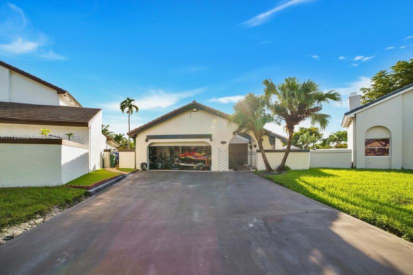 Picture of 17522 NW 62Nd Pl N, Hialeah FL 33015