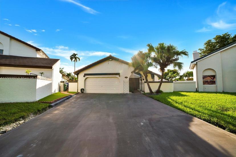 Picture of 17522 NW 62Nd Pl N, Hialeah FL 33015