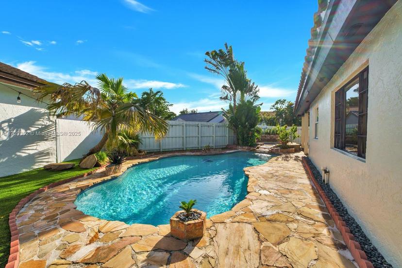 Picture of 17522 NW 62Nd Pl N, Hialeah FL 33015