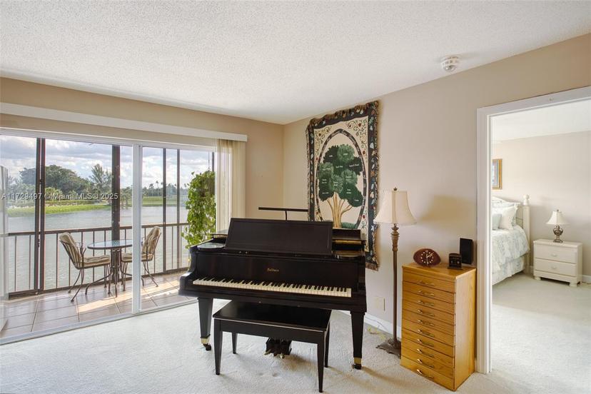 Picture of 9400 N Hollybrook Lake Dr # 303, Pembroke Pines FL 33025