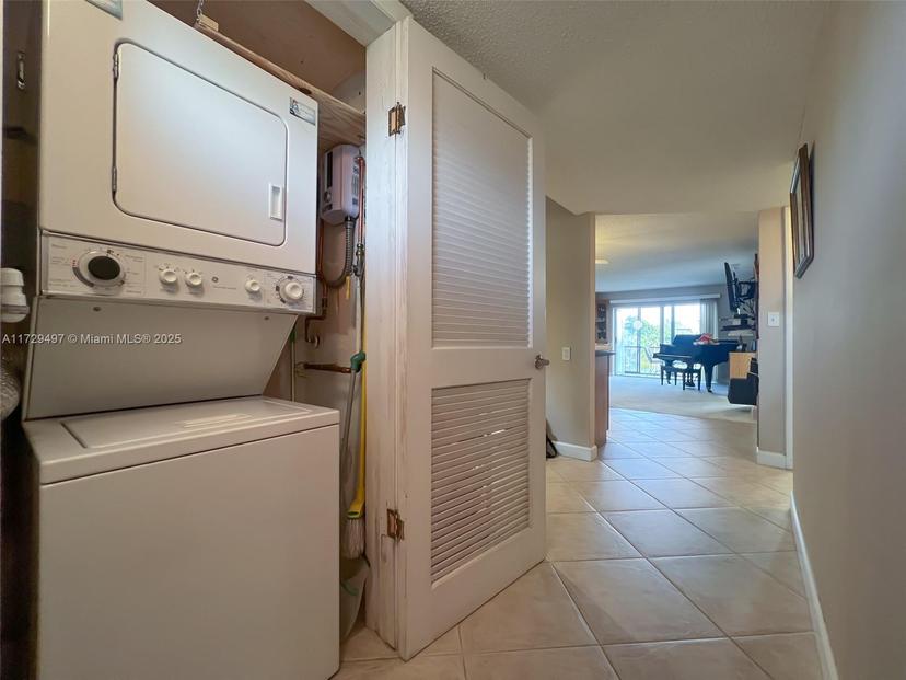 Picture of 9400 N Hollybrook Lake Dr # 303, Pembroke Pines FL 33025