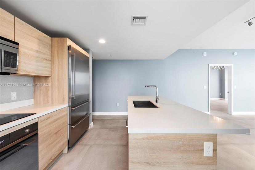 Picture of 16385 Biscayne Blvd, North Miami Beach FL 33160