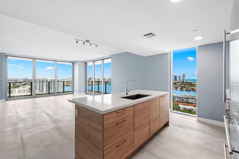 Picture of 16385 Biscayne Blvd, North Miami Beach FL 33160