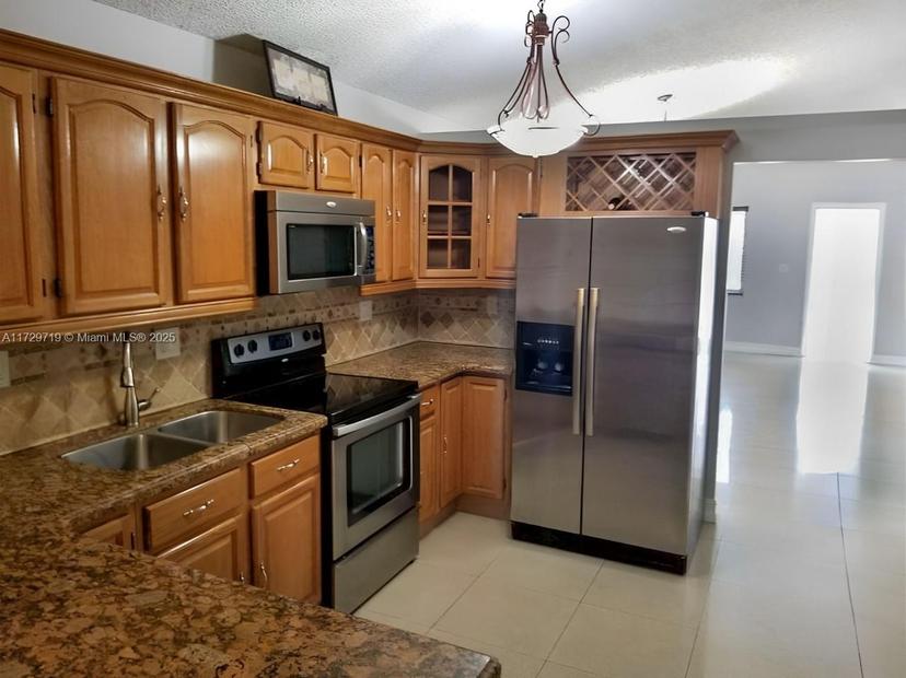 Picture of 2744 W 74Th Ter, Hialeah FL 33016