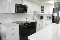 Picture of 20515 E Country Club Dr # 1449, Aventura, FL 33180