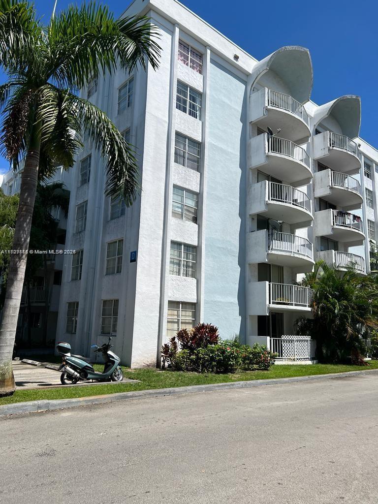 Picture of 498 NW 165Th St Rd # 407, Miami FL 33169