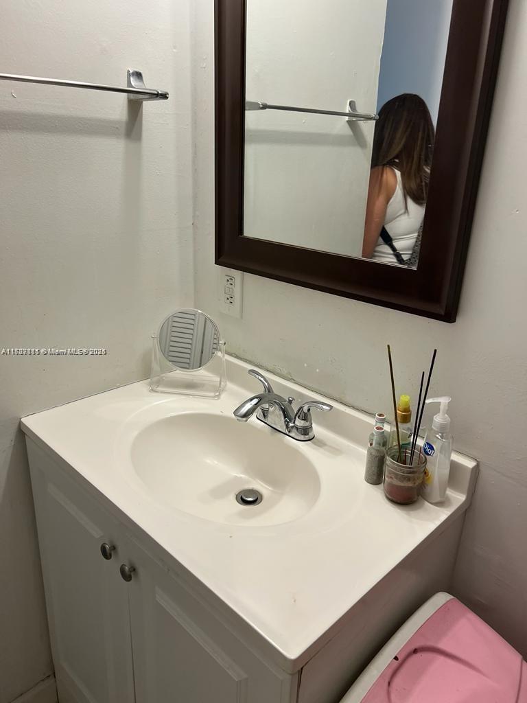 Picture of 498 NW 165Th St Rd # 407, Miami FL 33169