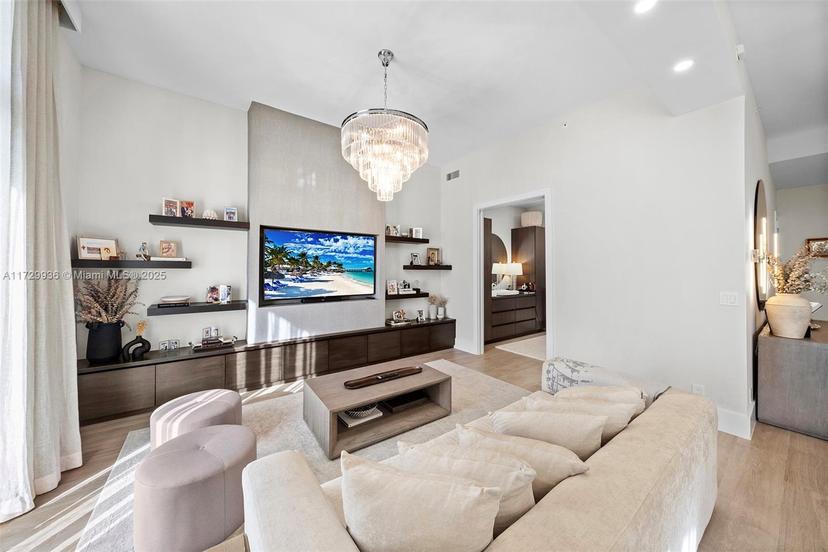 Picture of 2001 Meridian Ave # 411, Miami Beach FL 33139