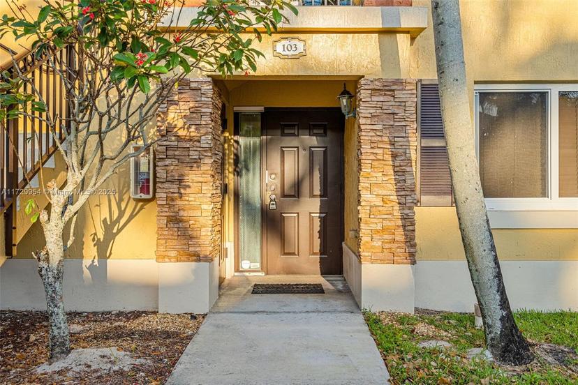 Picture of 945 NE 34Th Ave # 103, Homestead FL 33033