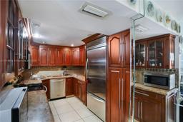 Picture of 6039 Collins Ave # 607, Miami Beach, FL 33140