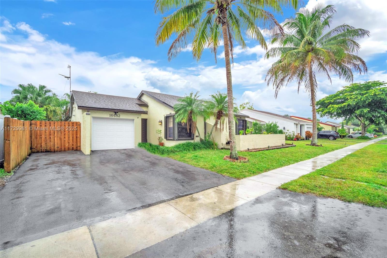 Picture of 16682 Royal Poinciana Dr, Weston, FL 33326