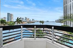 Picture of 19195 NE 36Th Ct # 501, Aventura, FL 33180